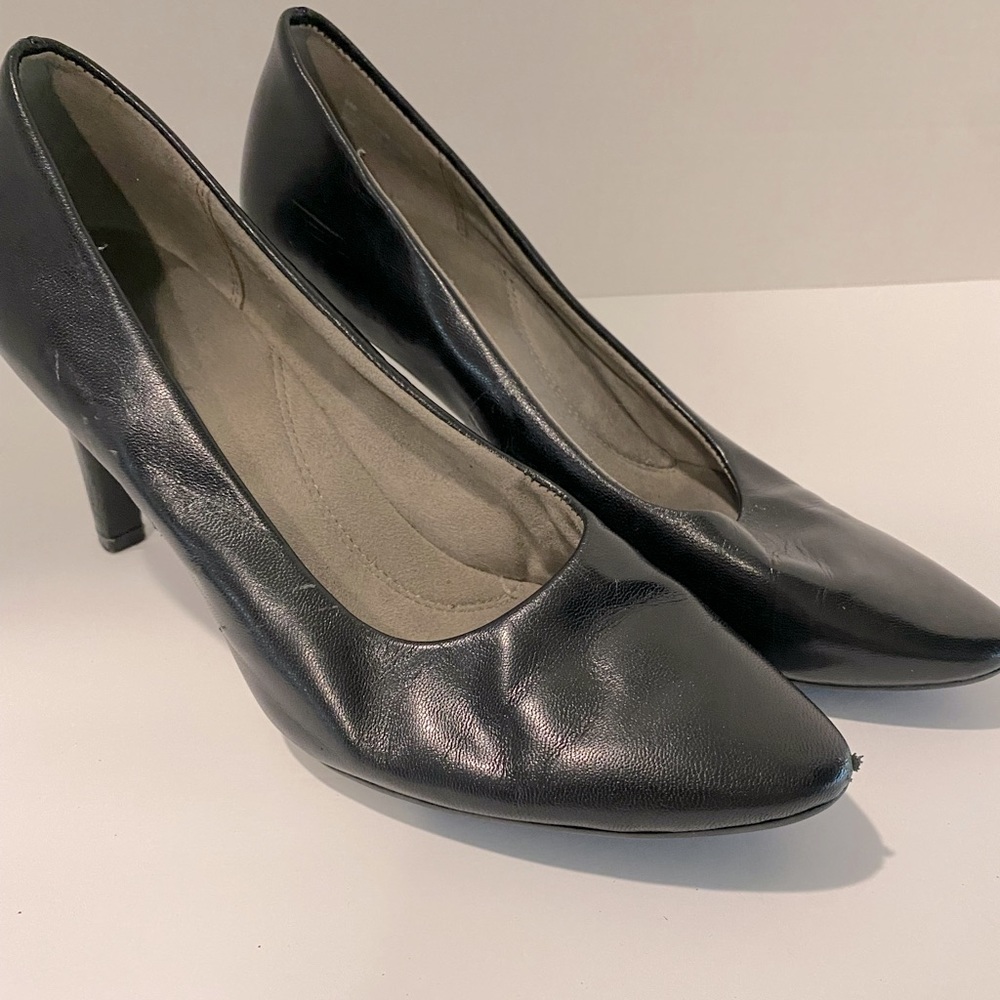 Aerosoles Exquisite womens size 9 black leather pumps heels pointy toe